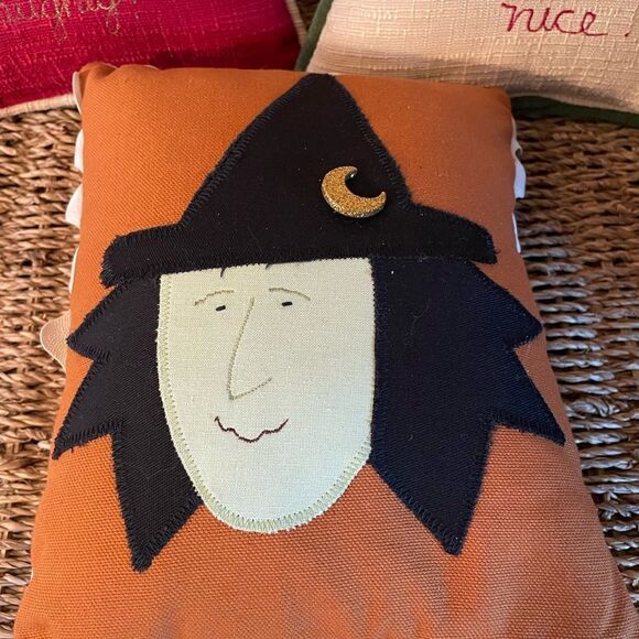 Woof and Poof 2007 Musical Christmas Pillows Naughty Nice and Witch Halloween P - Picture 5 of 16